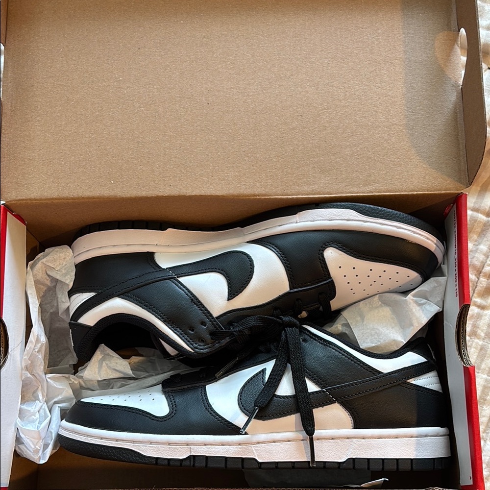 Brand New Nike Dunks 
Men 8.5 / Women 10